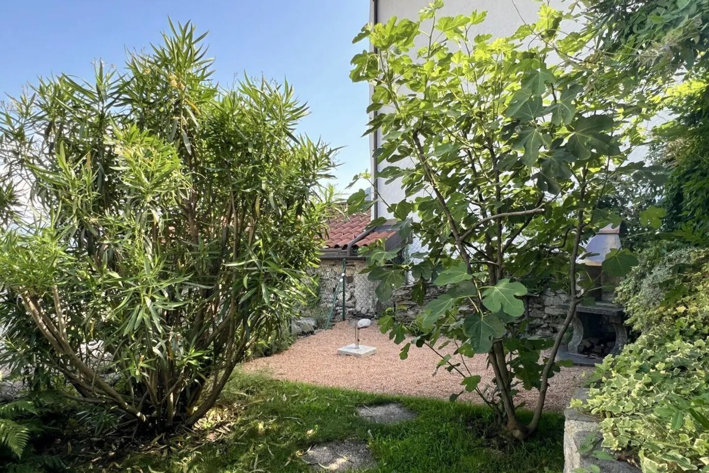 Charmantes Dorfhaus mit Garten und separatem Studio - Foto 20 von 30
