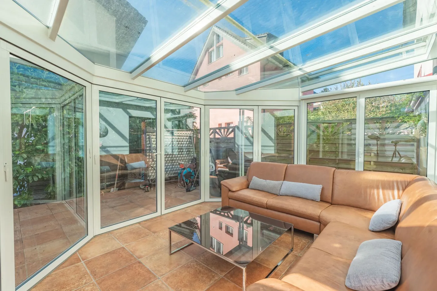 Stylish Maisonette Apartment in Central Location - Photo 5 of 13