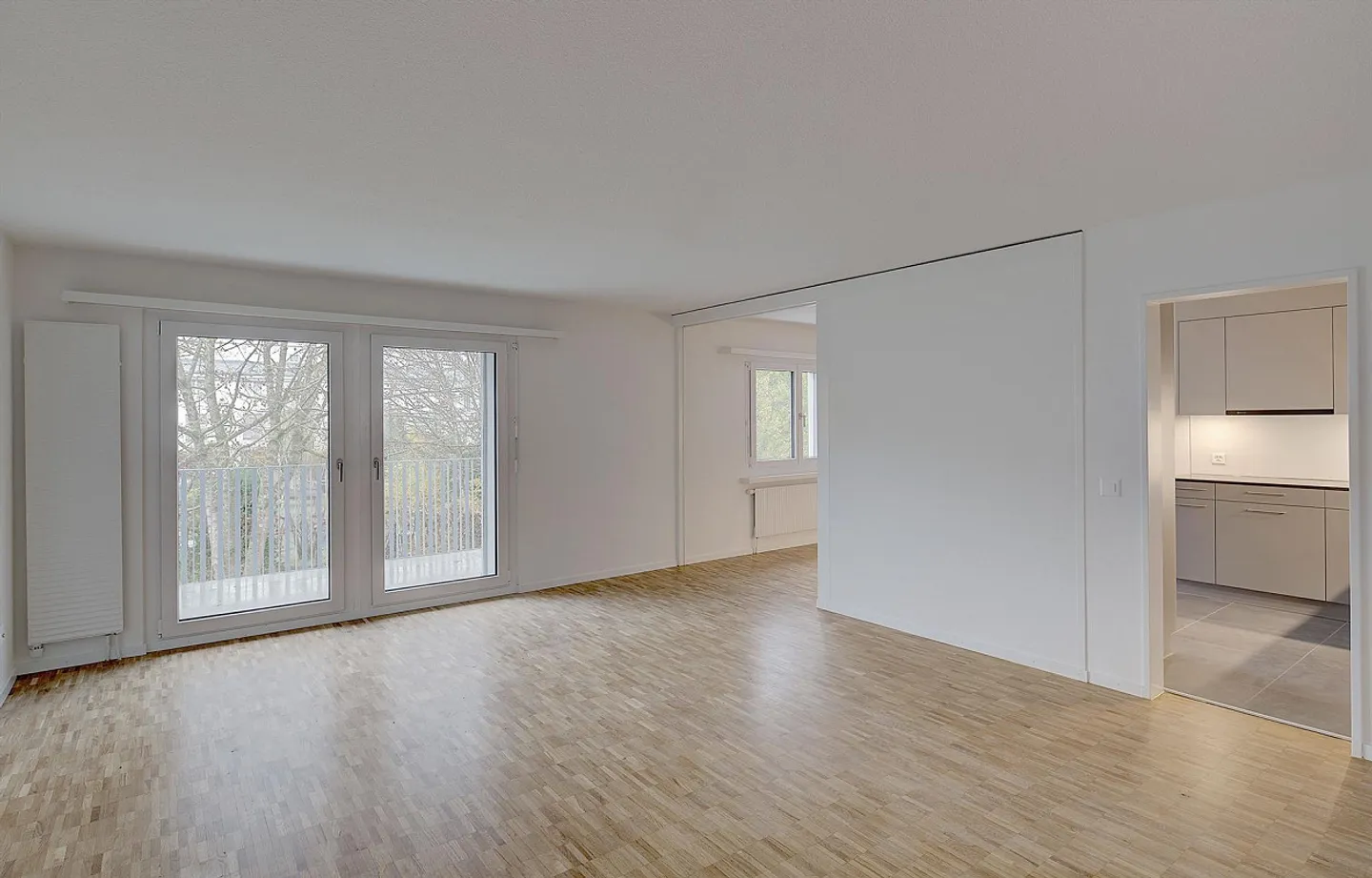 Central living in the green - Photo 5 of 12