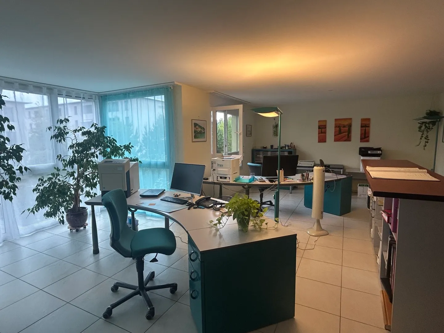 A louer 
Superbes locaux professionnels de 3.5 pièces
Avec parking - Foto 4 di 8