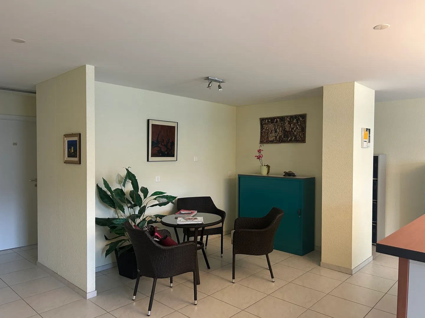 A louer 
Superbes locaux professionnels de 3.5 pièces
Avec parking - Foto 5 di 8