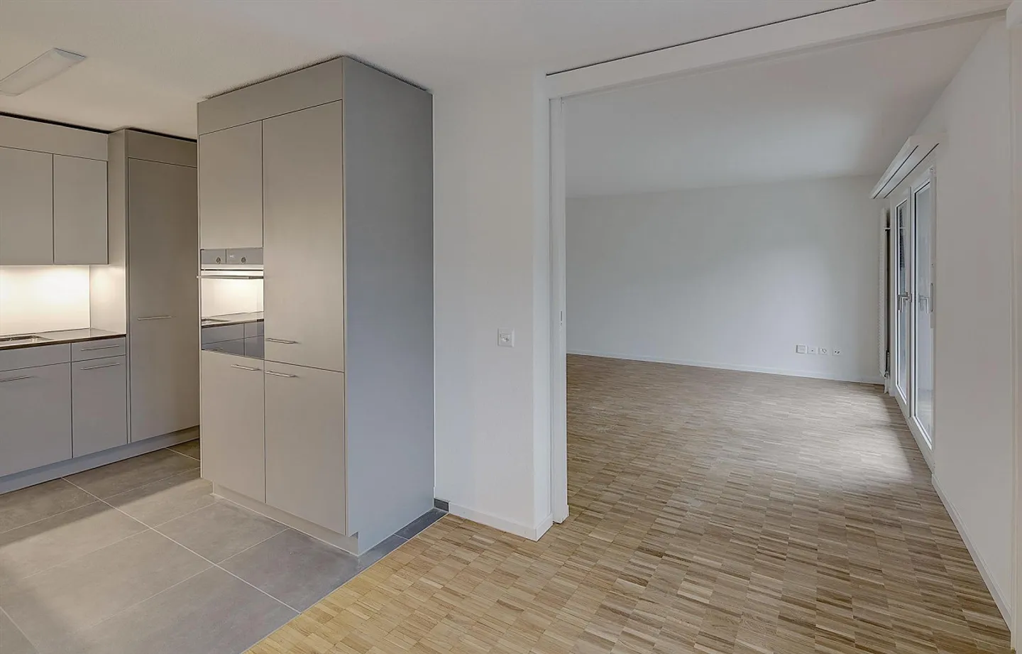 Central living in the green - Photo 10 of 12