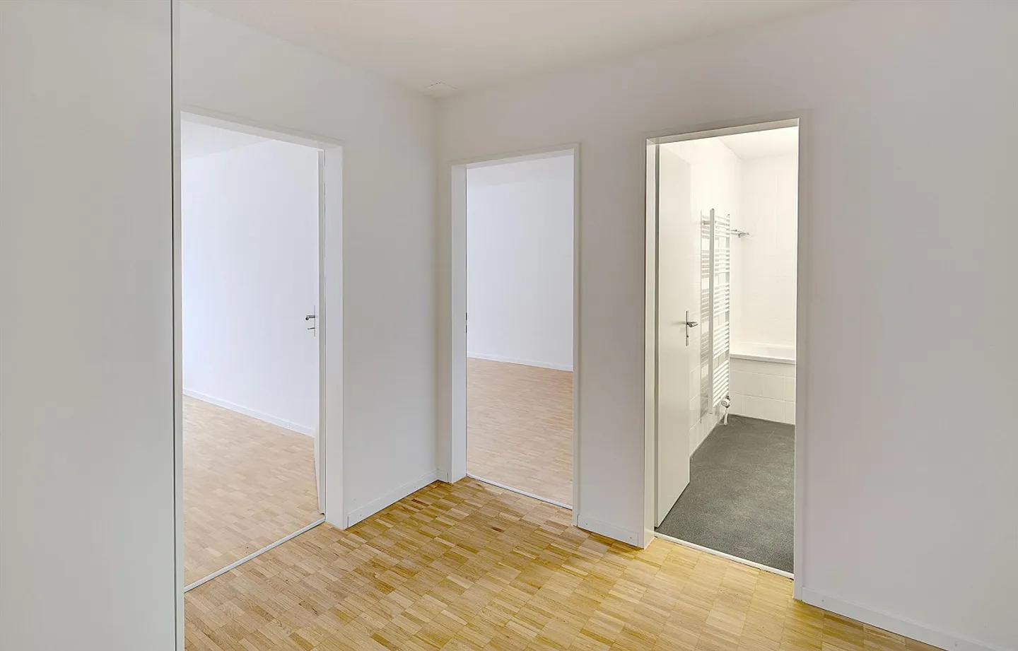 Central living in the green - Photo 11 of 12