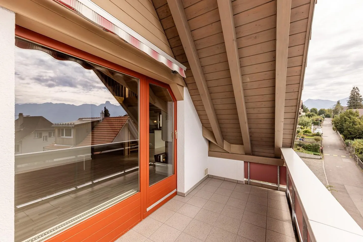 3.5 Room Attic Apartment with Gallery in Steffisburg (Thun) - Photo 3 of 13