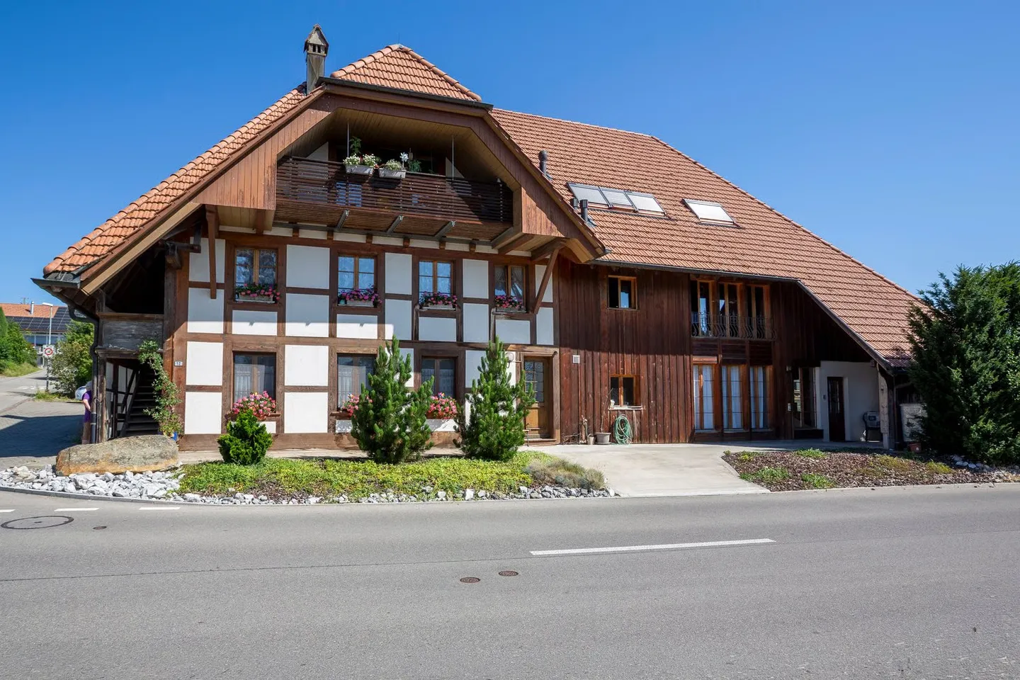 Charmantes Bauernhaus mit Mietwohnungen - Foto 1 von 16