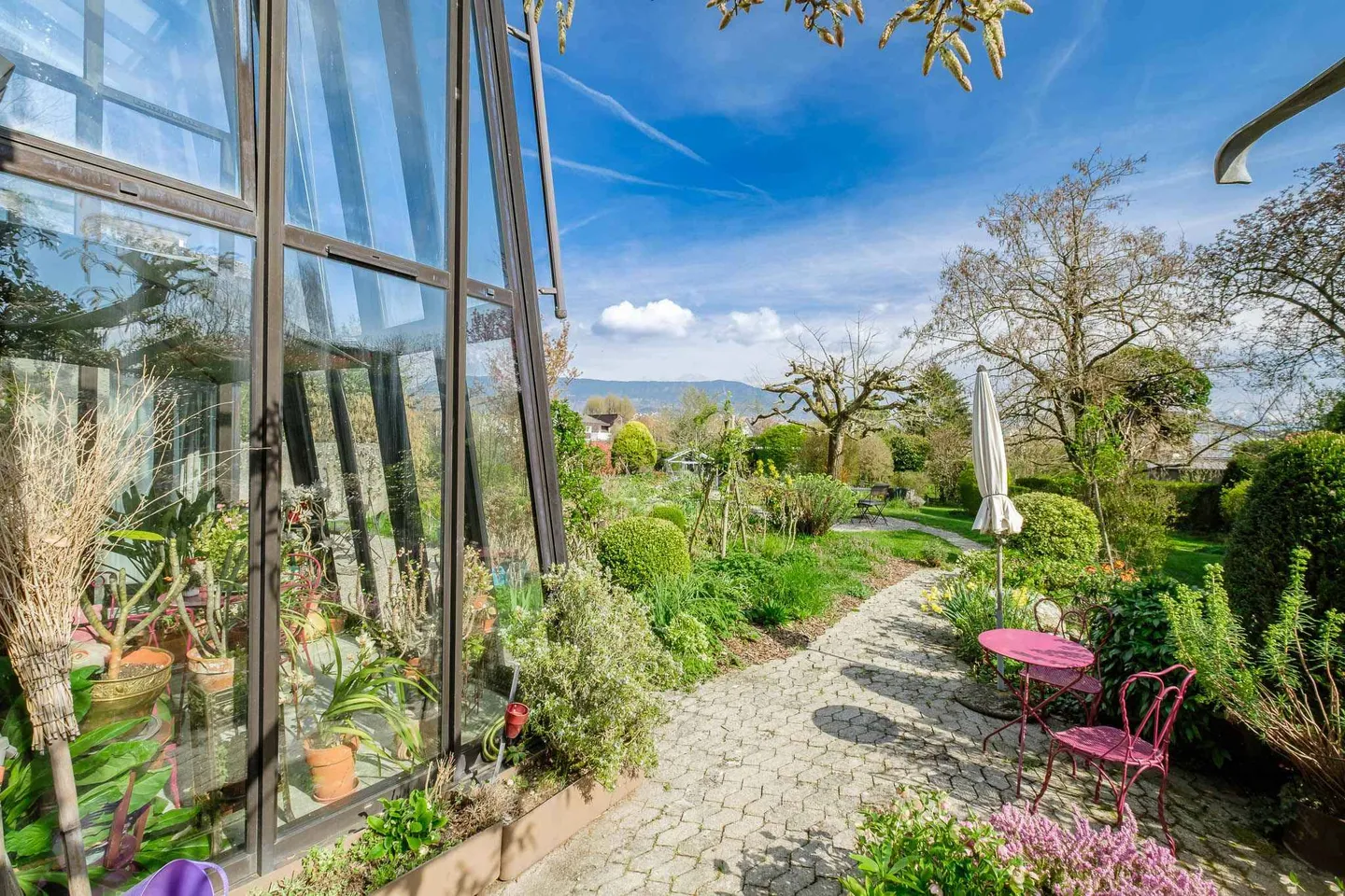 CO-ESCLUSIVITÀ - Villa d'architetto atipica nel cuore della campagna ginevrina - Foto 11 di 13