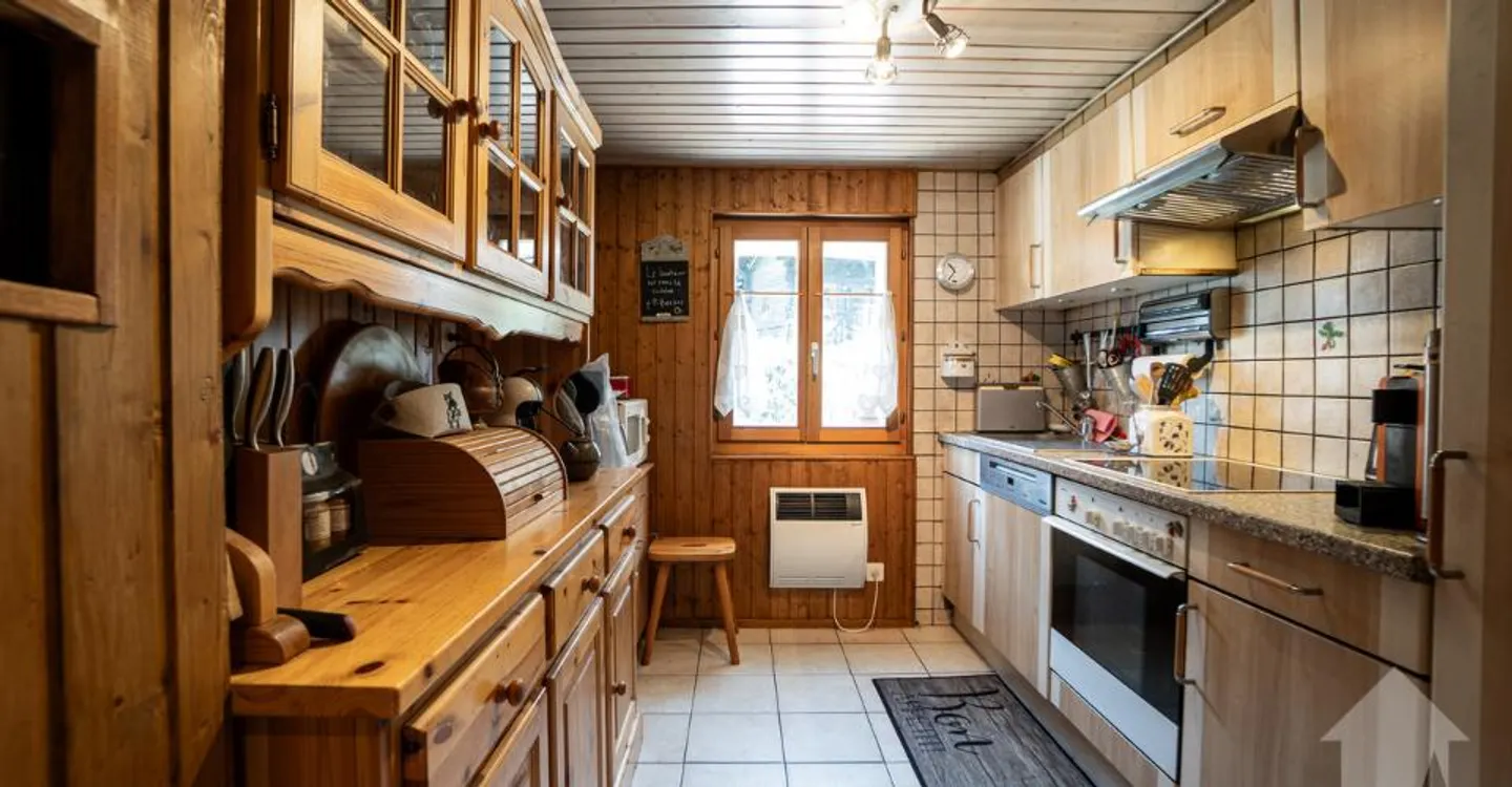 Charming chalet in Mottec with two independent apartments - Photo 5 of 12