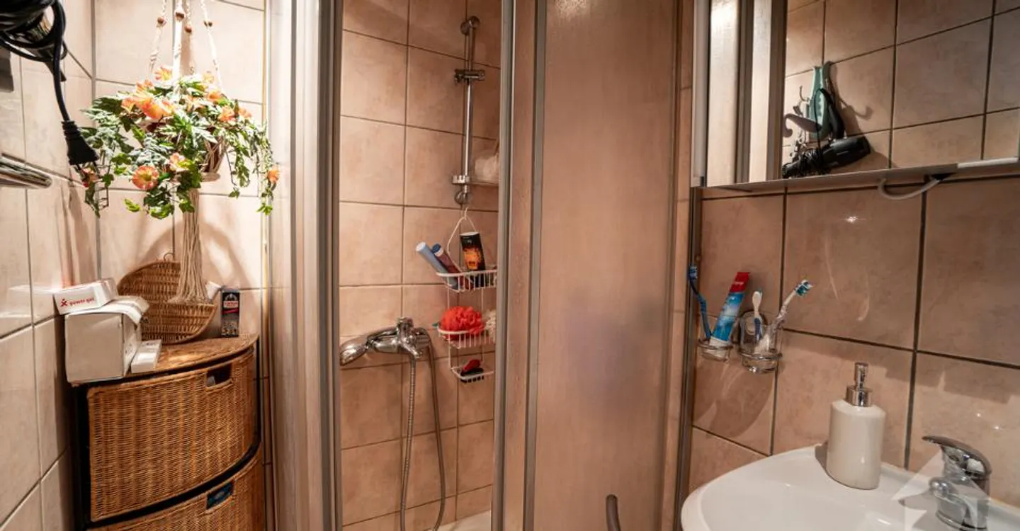Charming chalet in Mottec with two independent apartments - Photo 6 of 12