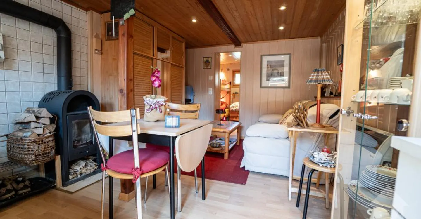Charming chalet in Mottec with two independent apartments - Photo 9 of 12