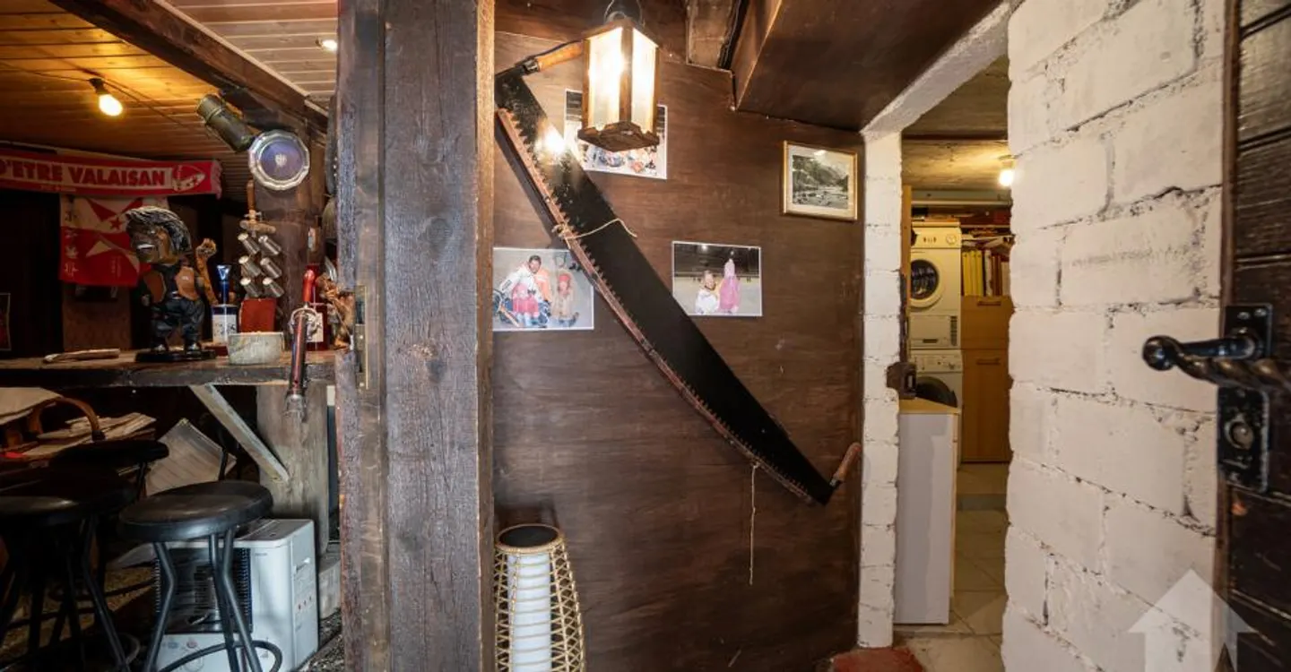 Charming chalet in Mottec with two independent apartments - Photo 10 of 12