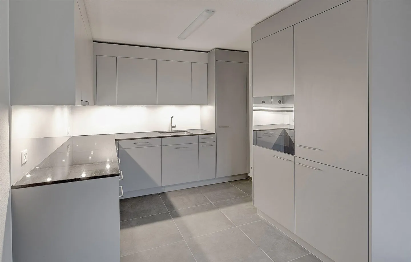 Central living in the green - Photo 12 of 12