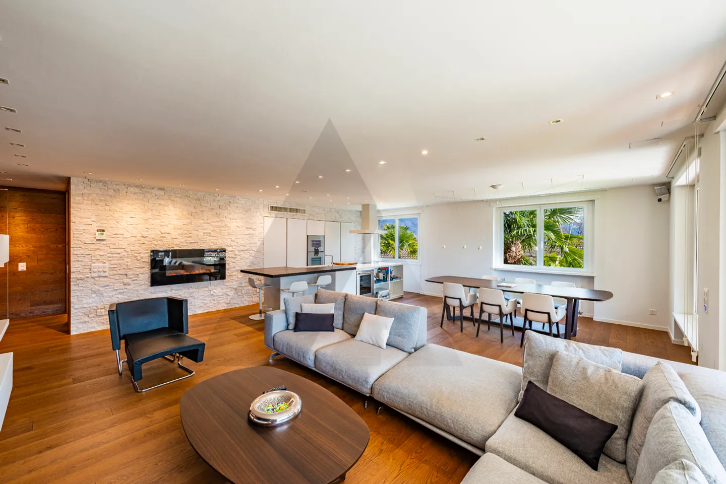 APARTMENT WITH INCLUDED DESIGN FURNITURE, POOL AND FITNESS - Photo 2 of 14