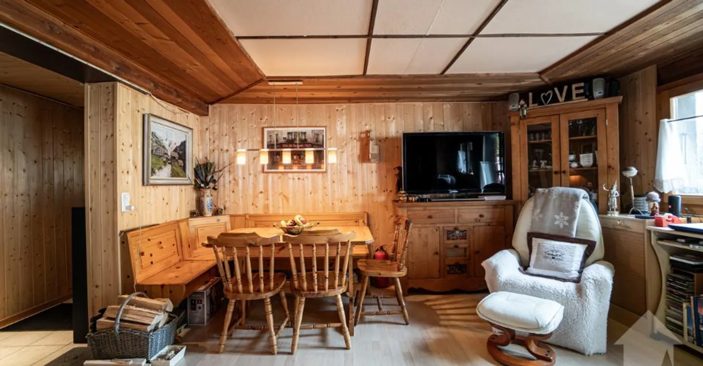 Charming chalet in Mottec with two independent apartments - Photo 3 of 12