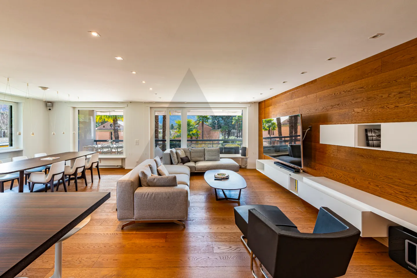 APARTMENT WITH INCLUDED DESIGN FURNITURE, POOL AND FITNESS - Photo 3 of 14