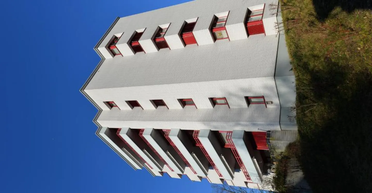 Vous cherchez une place de parking pour votre voiture ? - Photo 1 sur 2