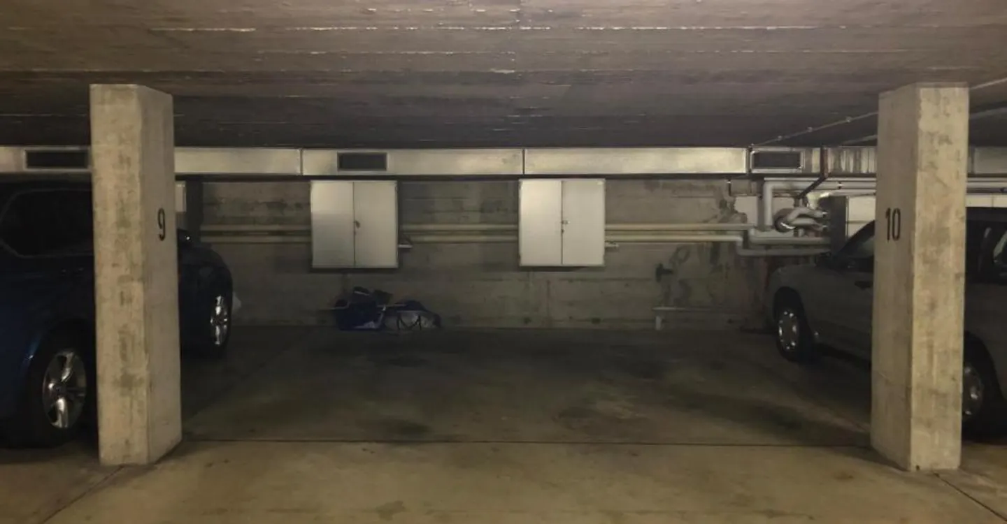 Vous cherchez une place de parking pour votre voiture ? - Photo 2 sur 2