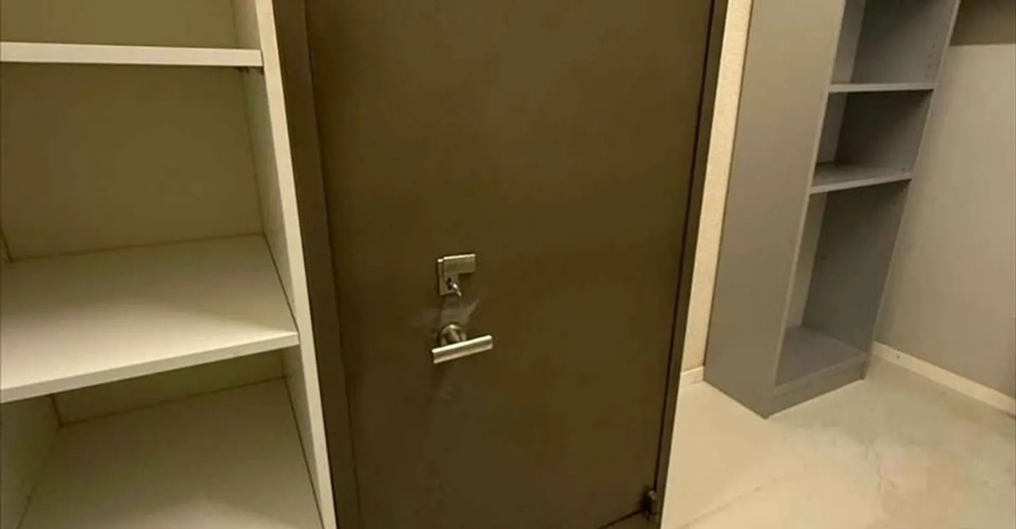 Office space for rent - Photo 1 of 13