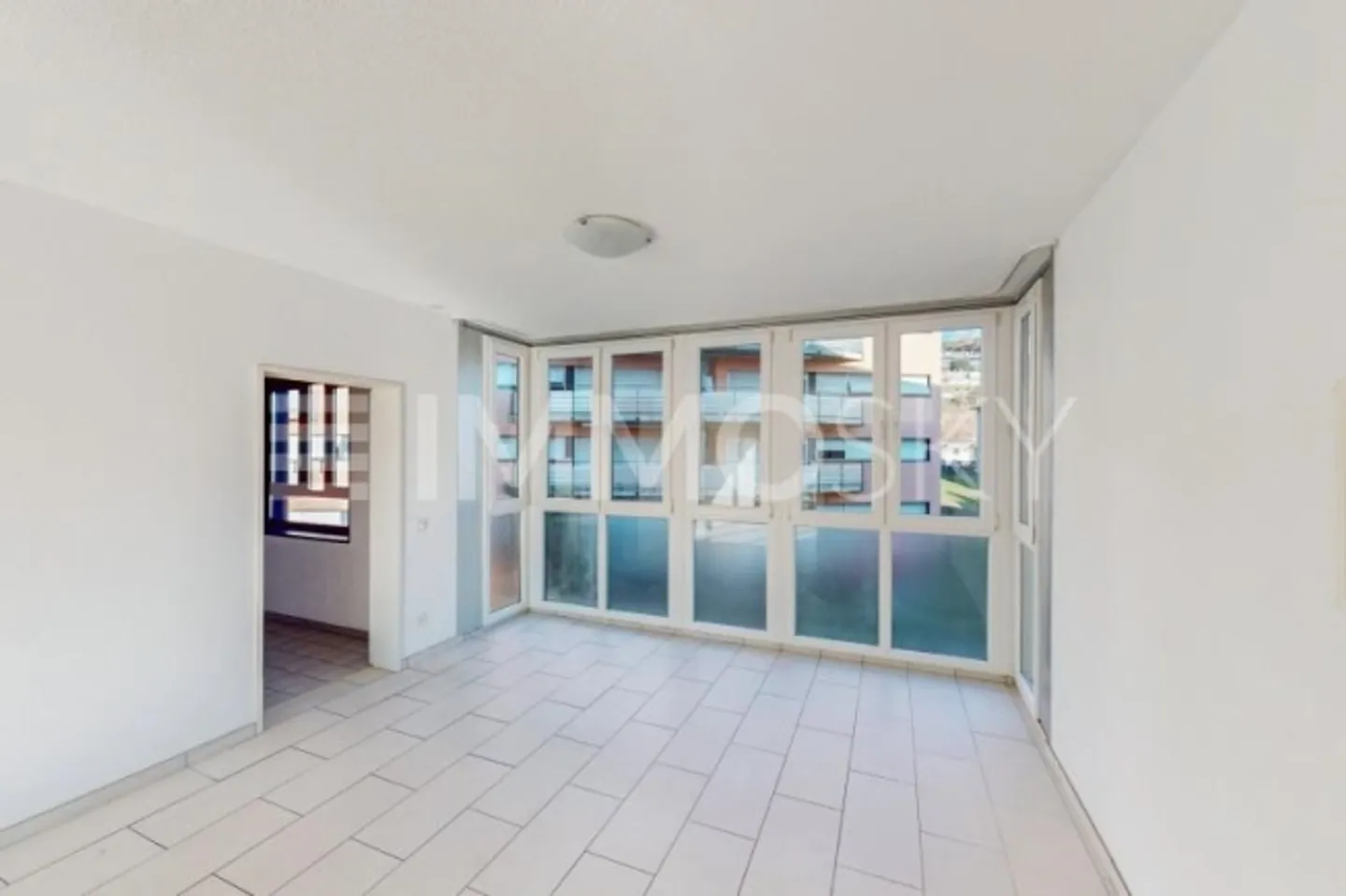 «Soleggiato e luminoso con parcheggio privato» - Photo 1 sur 5