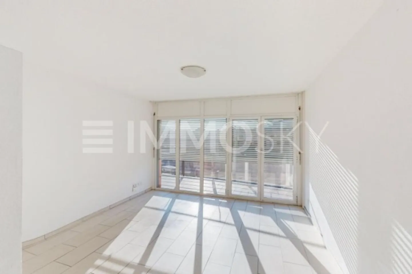 «Soleggiato e luminoso con parcheggio privato» - Photo 2 sur 5