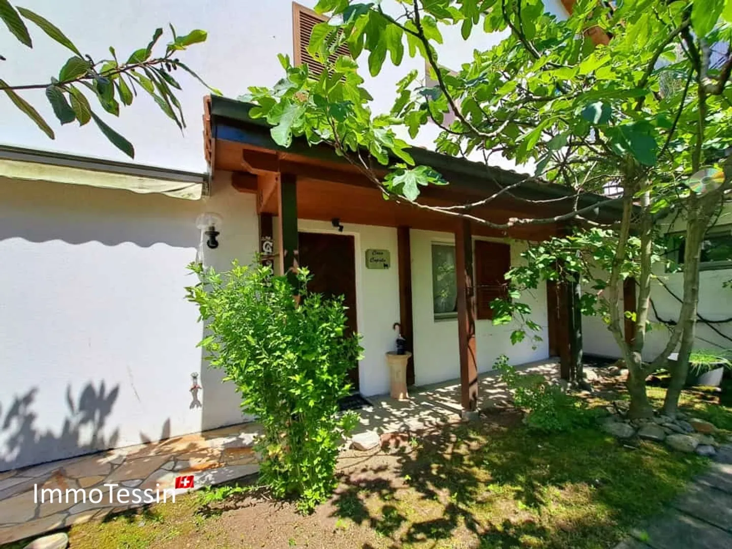 SECONDA CASA: Grande appartamento con giardino privato di 120 m2 e bellissima vista sul lago Maggiore - Foto 5 di 13