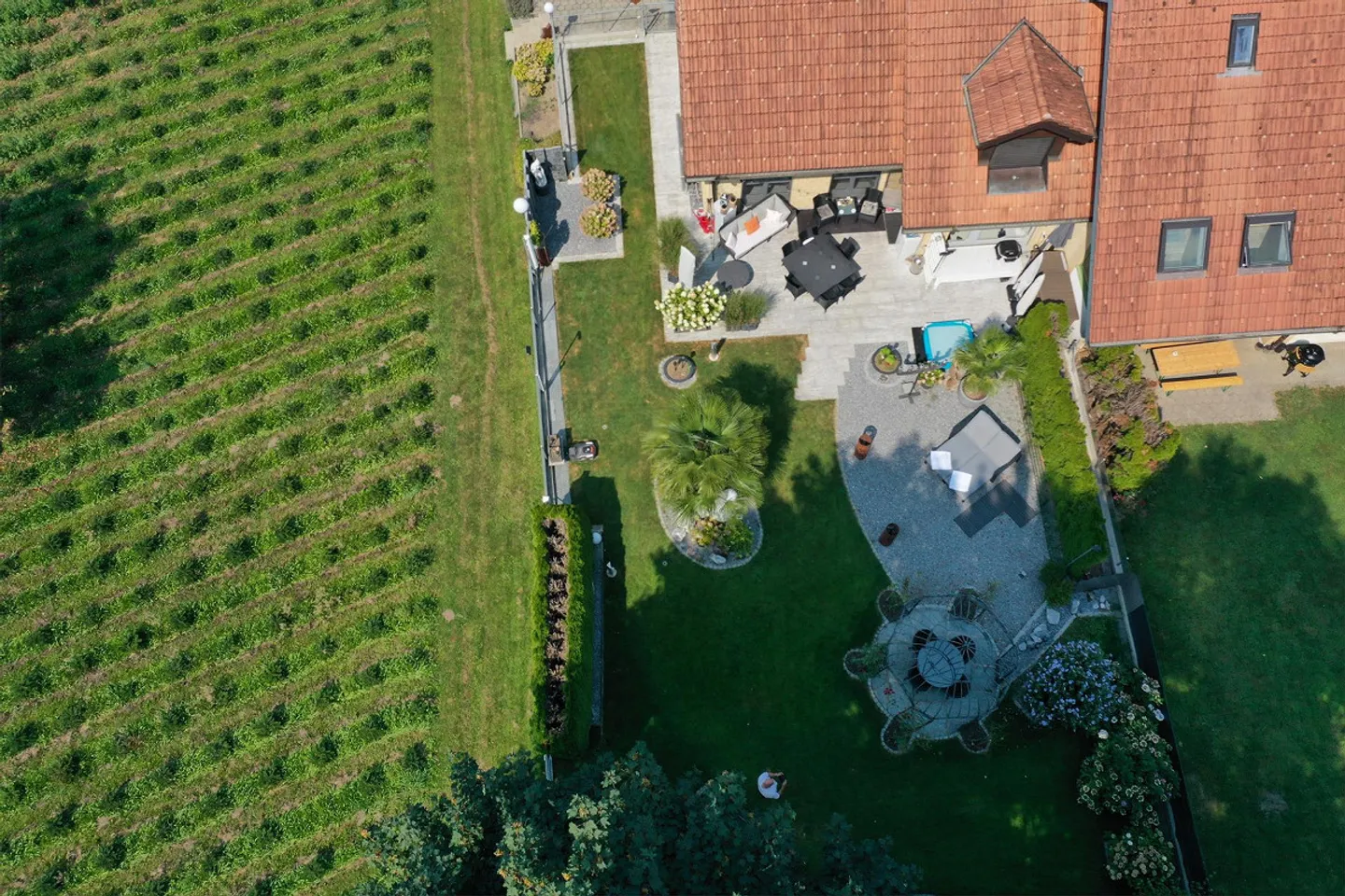En raison de l'émigration - Maison familiale jumelée de rêve ! - Photo 1 sur 9
