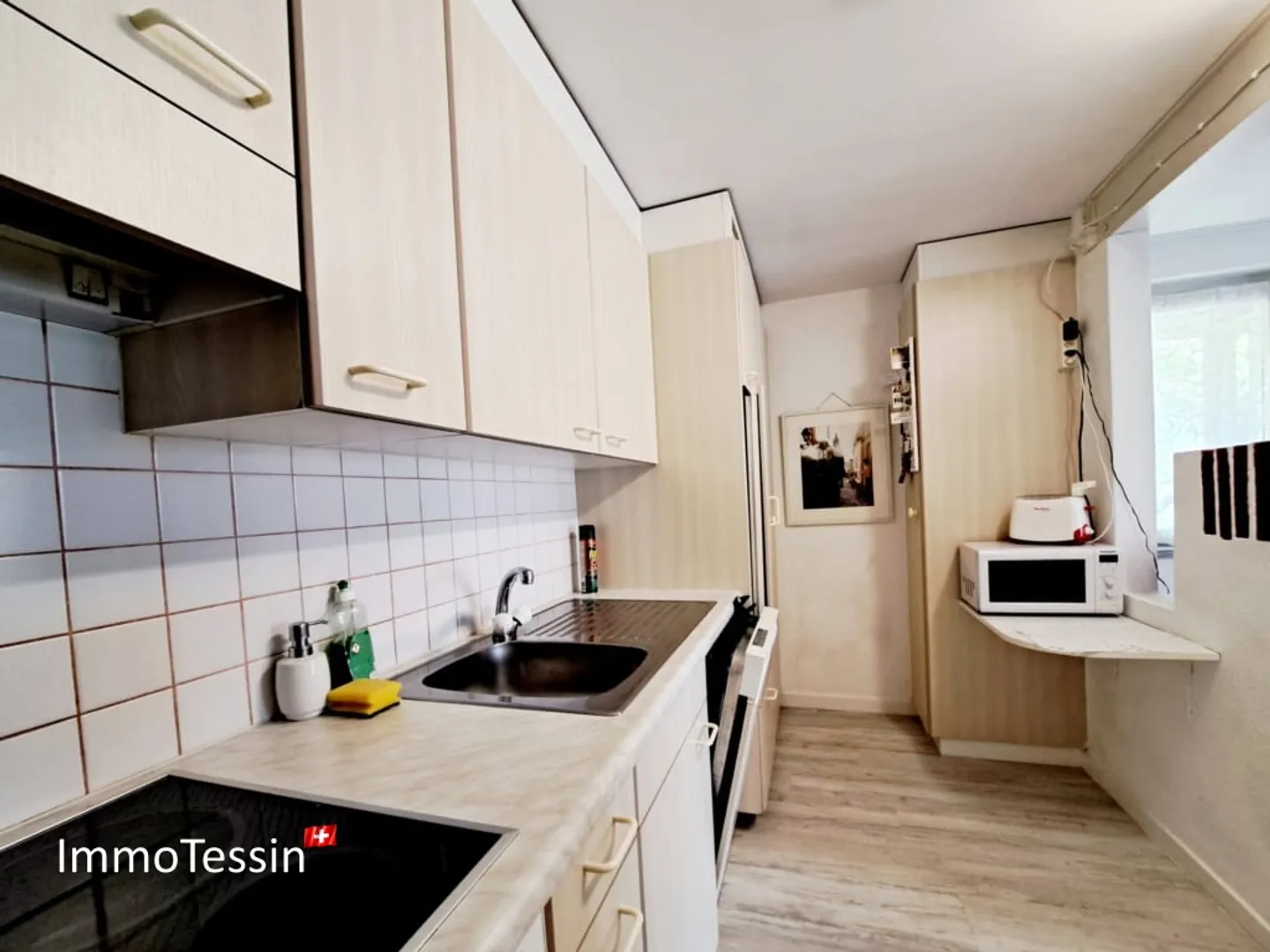 SECONDA CASA: Grande appartamento con giardino privato di 120 m2 e bellissima vista sul lago Maggiore - Foto 8 di 13