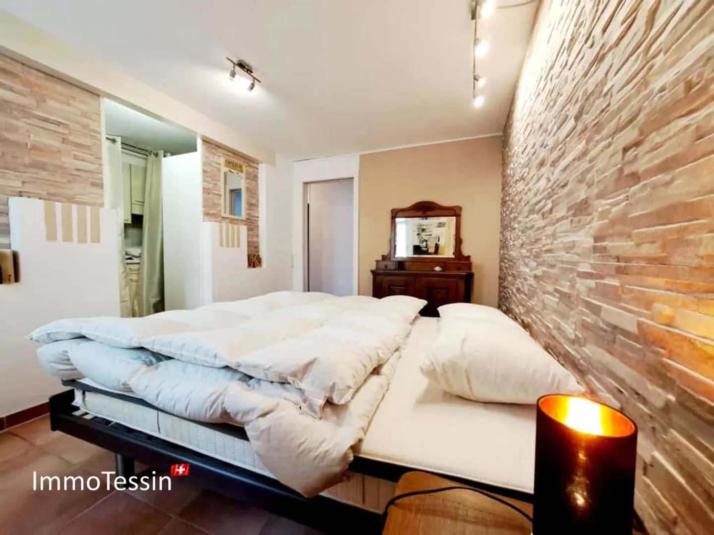 SECONDA CASA: Grande appartamento con giardino privato di 120 m2 e bellissima vista sul lago Maggiore - Foto 9 di 13
