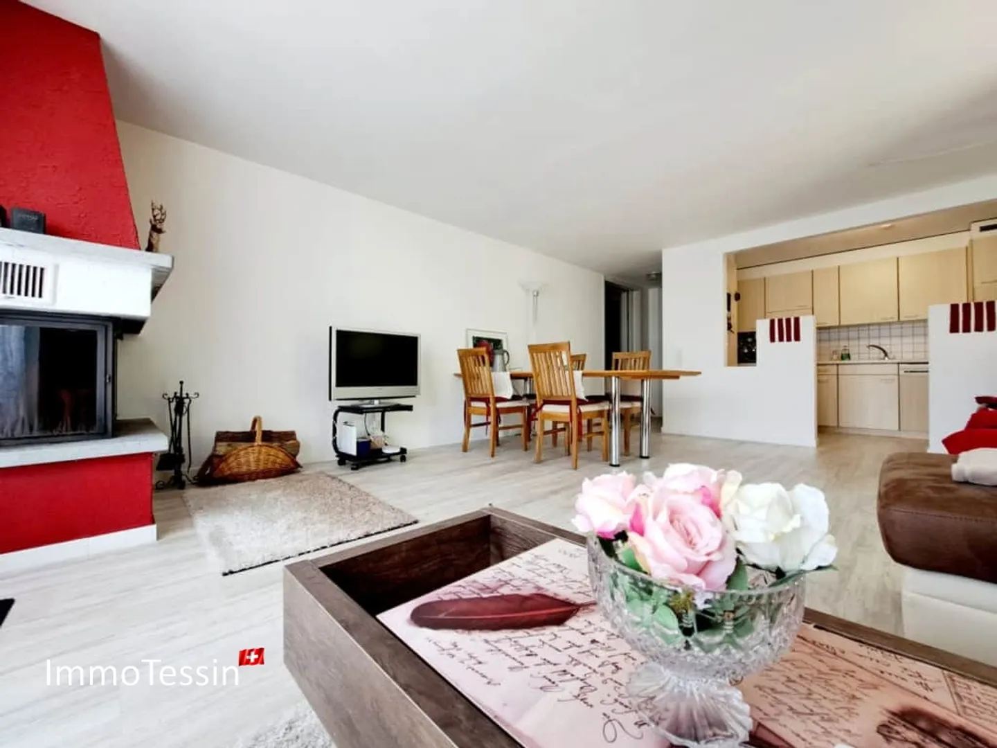 SECONDA CASA: Grande appartamento con giardino privato di 120 m2 e bellissima vista sul lago Maggiore - Foto 6 di 13