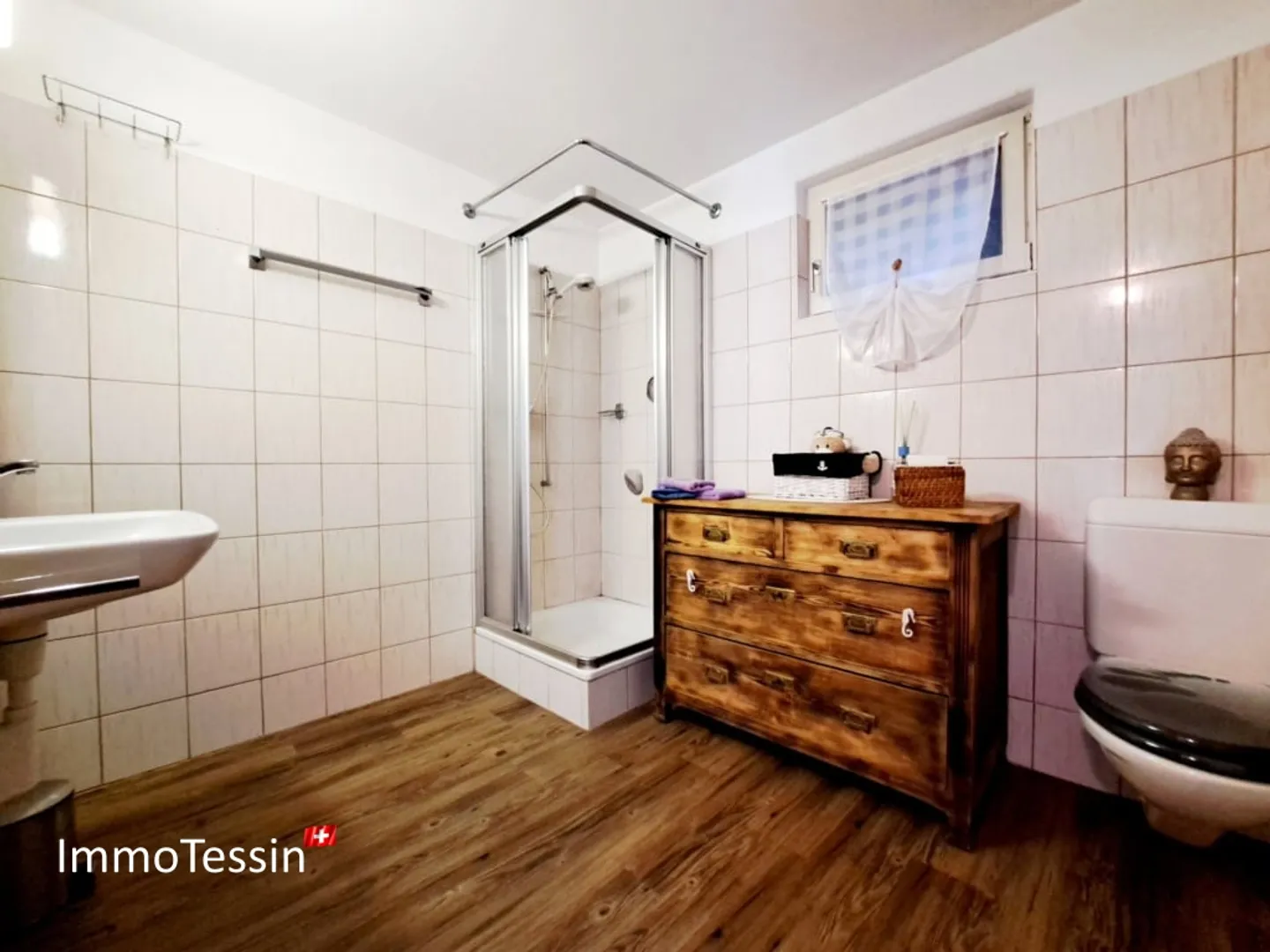 SECONDA CASA: Grande appartamento con giardino privato di 120 m2 e bellissima vista sul lago Maggiore - Foto 13 di 13