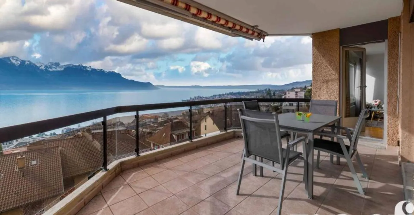 Superbe Appartement avec Vue sur le Lac - Photo 2 sur 12