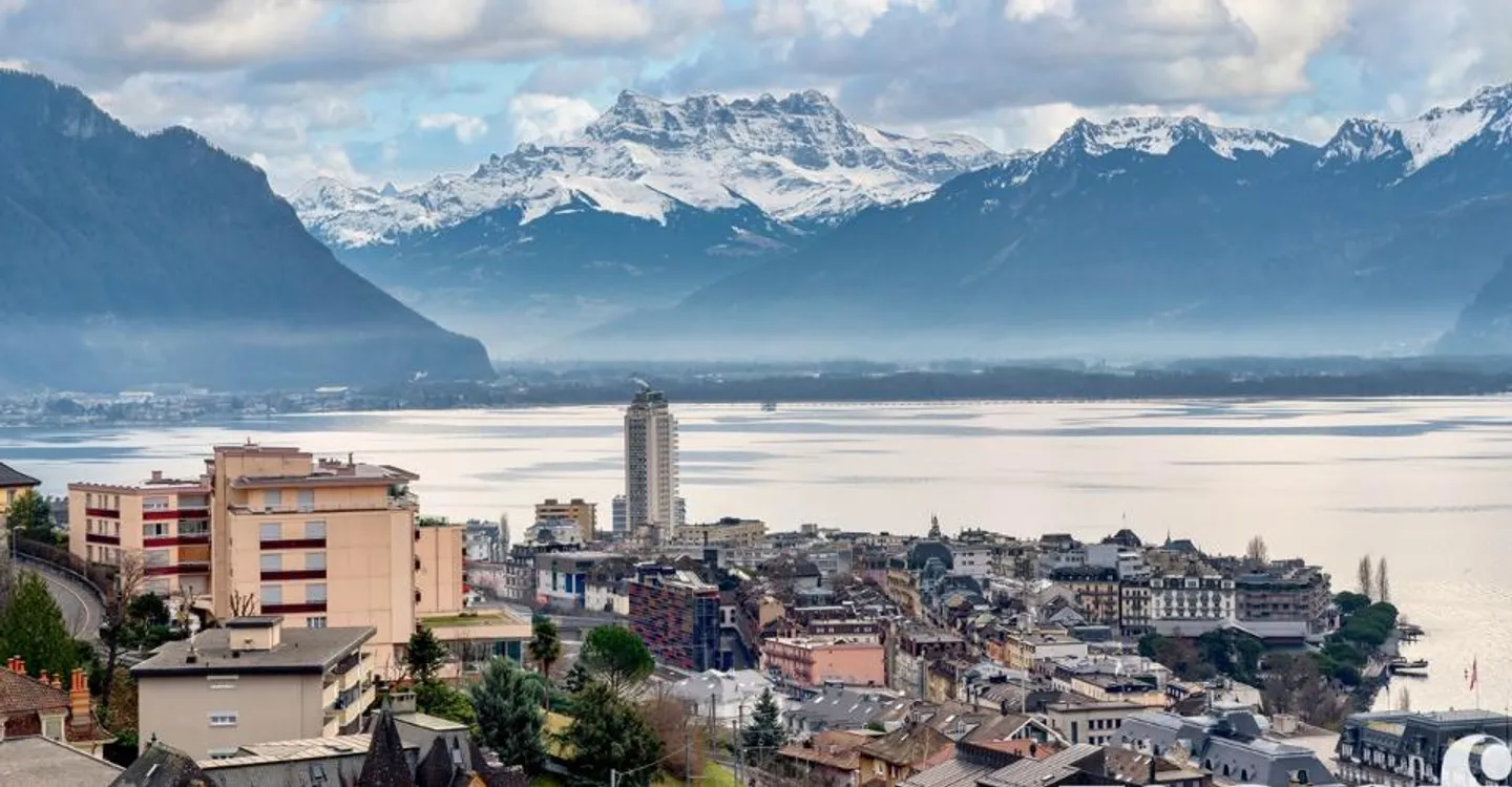 Superbe Appartement avec Vue sur le Lac - Photo 3 sur 12