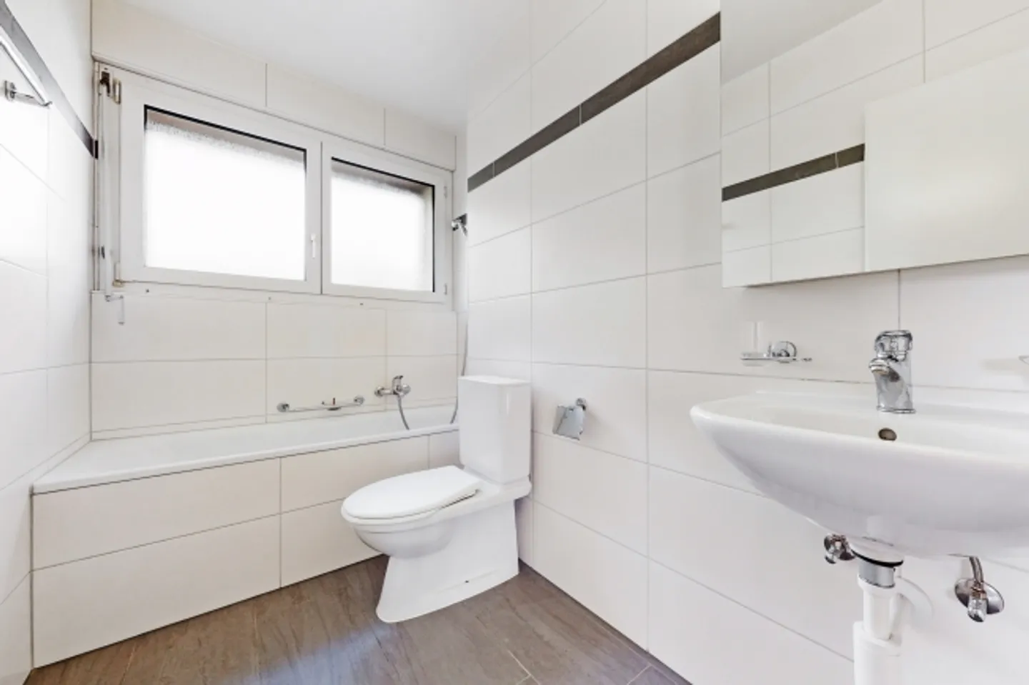 Renovated Apartment - Photo 5 of 6