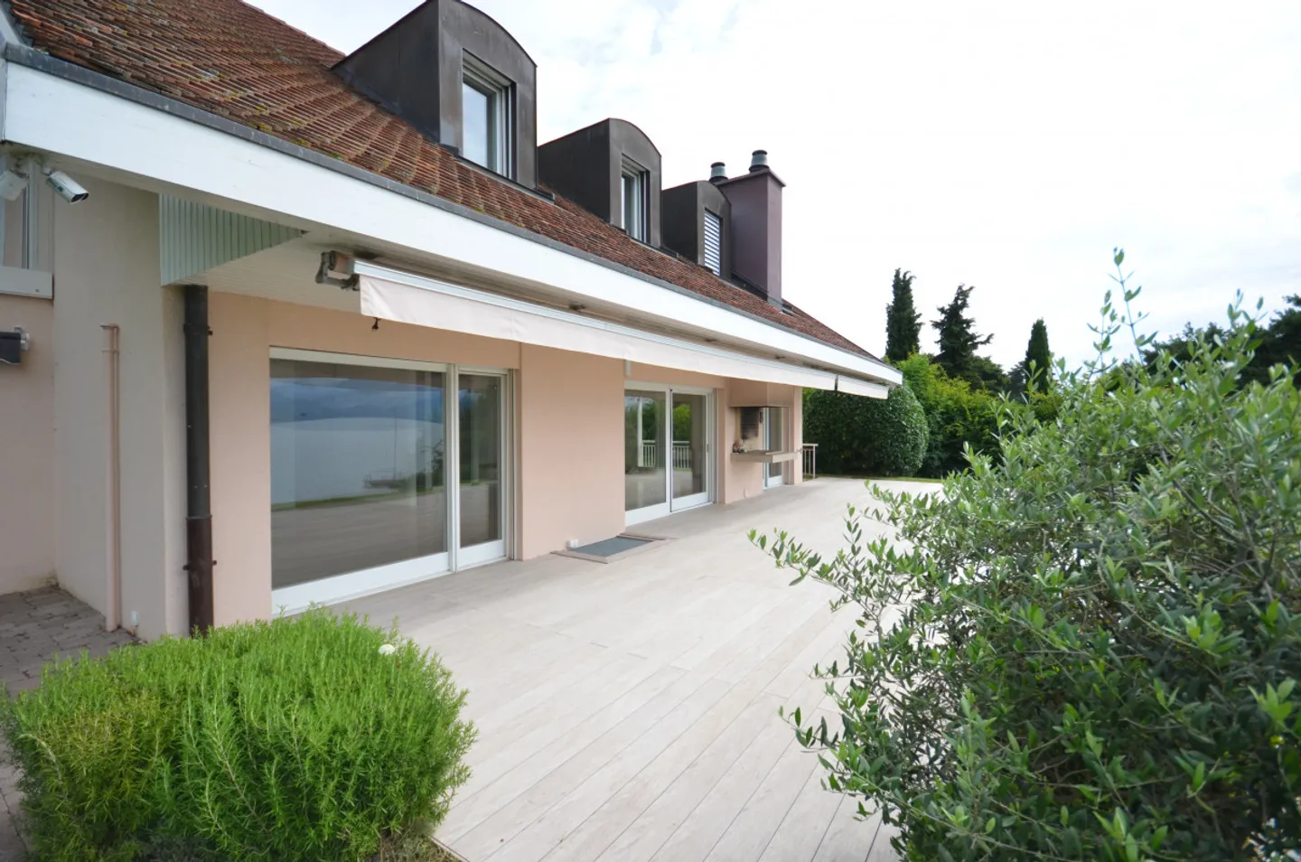 Two Villas on the Shore of Lake Geneva in Saint-Prex, with Private Lake Access - Photo 3 of 13