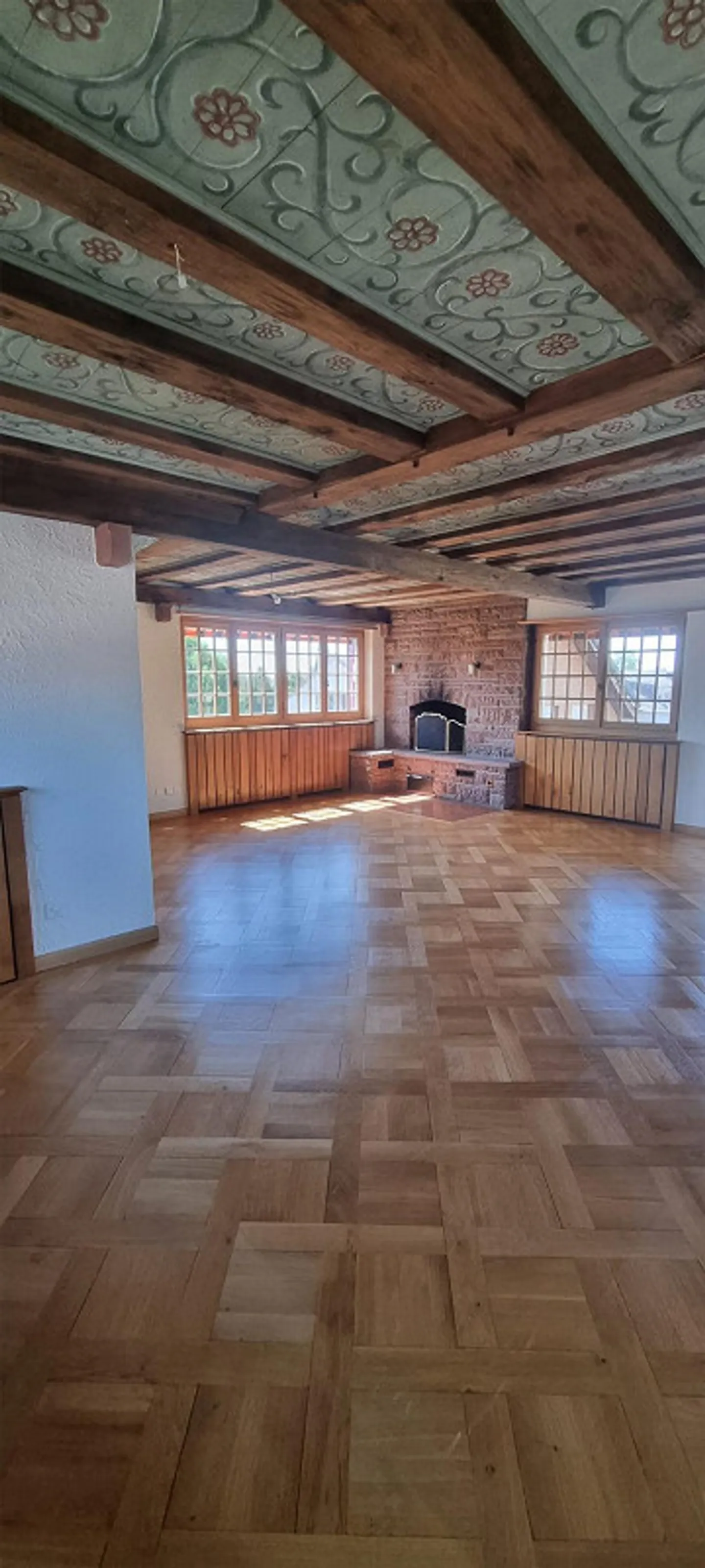 Beautiful 6-room penthouse apartment in Riehen - Photo 2 of 4