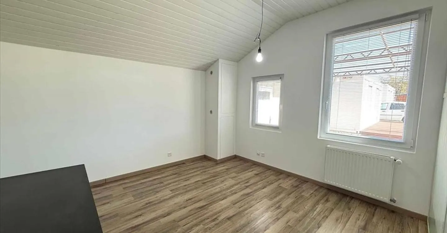 Office space for rent - Photo 3 of 13