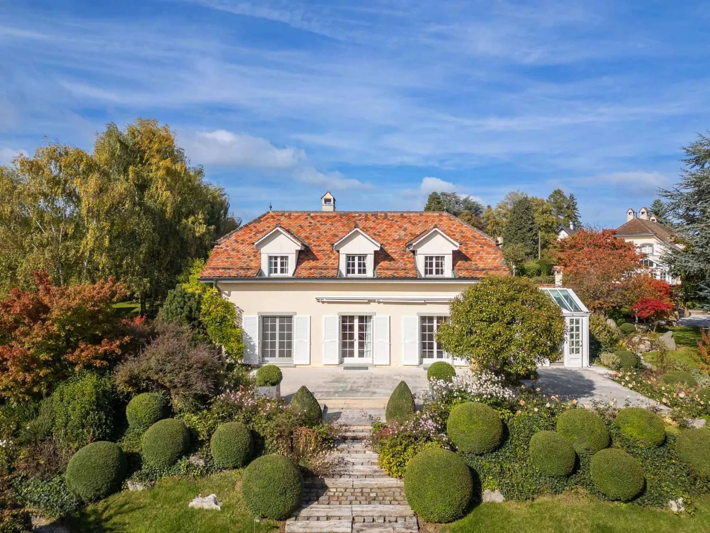 Independent Villa with Garden, Veranda and Building Potential - Photo 1 of 11