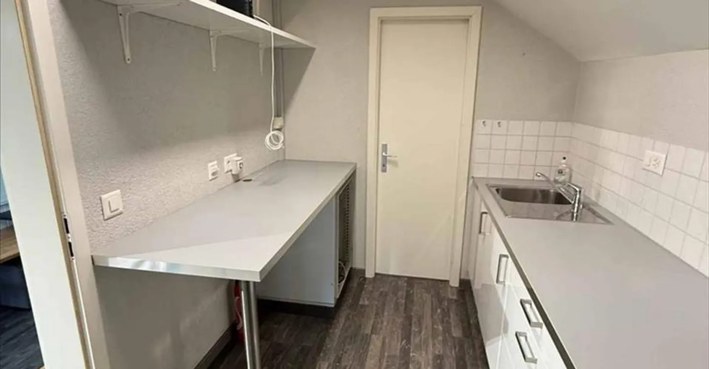 Office space for rent - Photo 7 of 13