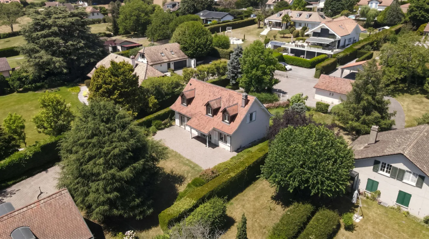 Two Villas on the Shore of Lake Geneva in Saint-Prex, with Private Lake Access - Photo 11 of 13