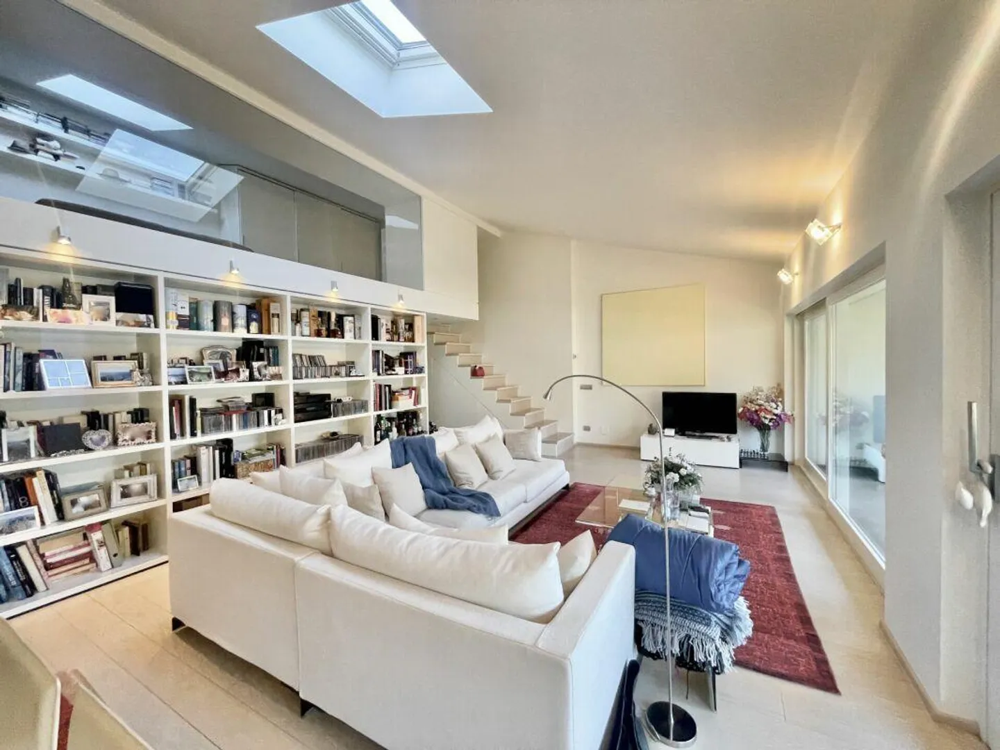 Morcote: Elegante attico anche 2° residenza con vista sul lago di Lugano, 2,5 locali - Foto 4 di 12