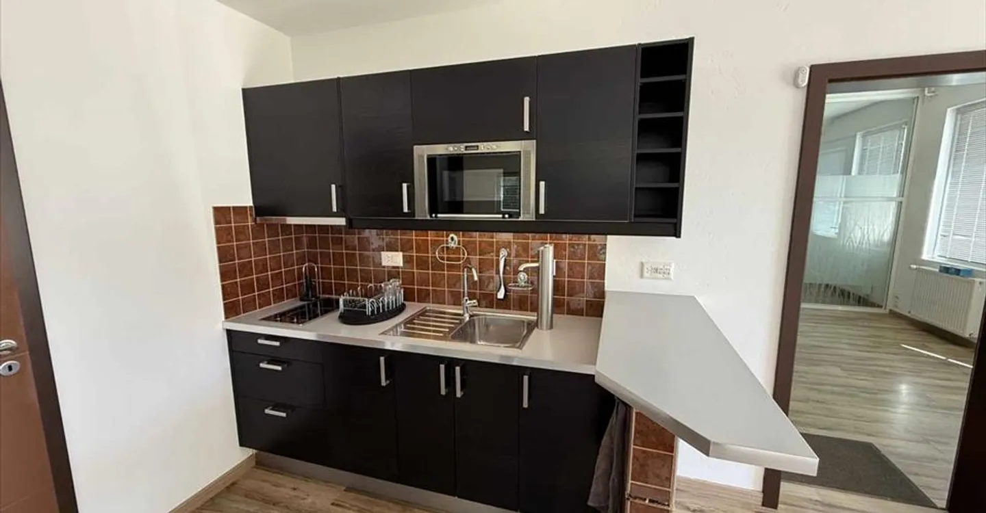 Office space for rent - Photo 8 of 13