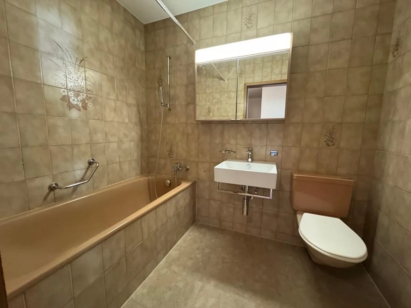 Ampio appartamento di 2,5 locali in centro - Foto 5 di 9