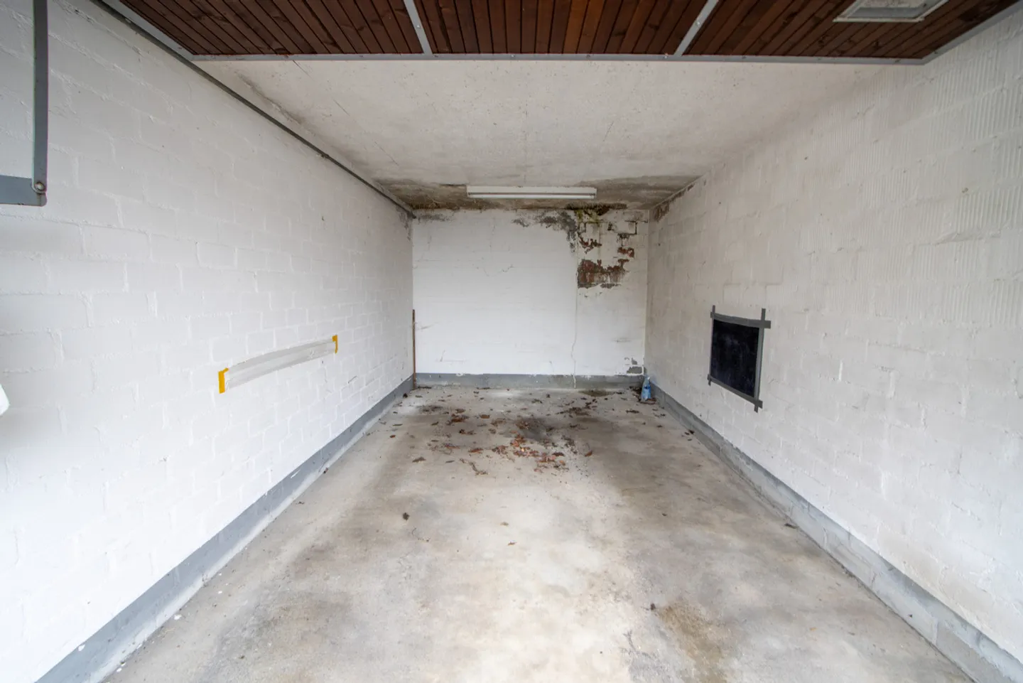 4.5-Room Mid-Terrace House with Lake View and Lots of Potential - Photo 21 of 22