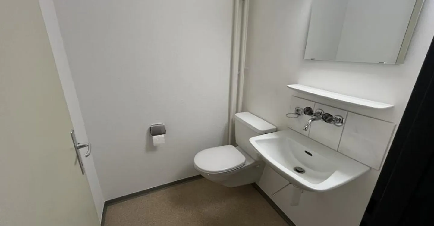 Spacious, family-friendly apartment in a quiet location - Photo 8 of 11