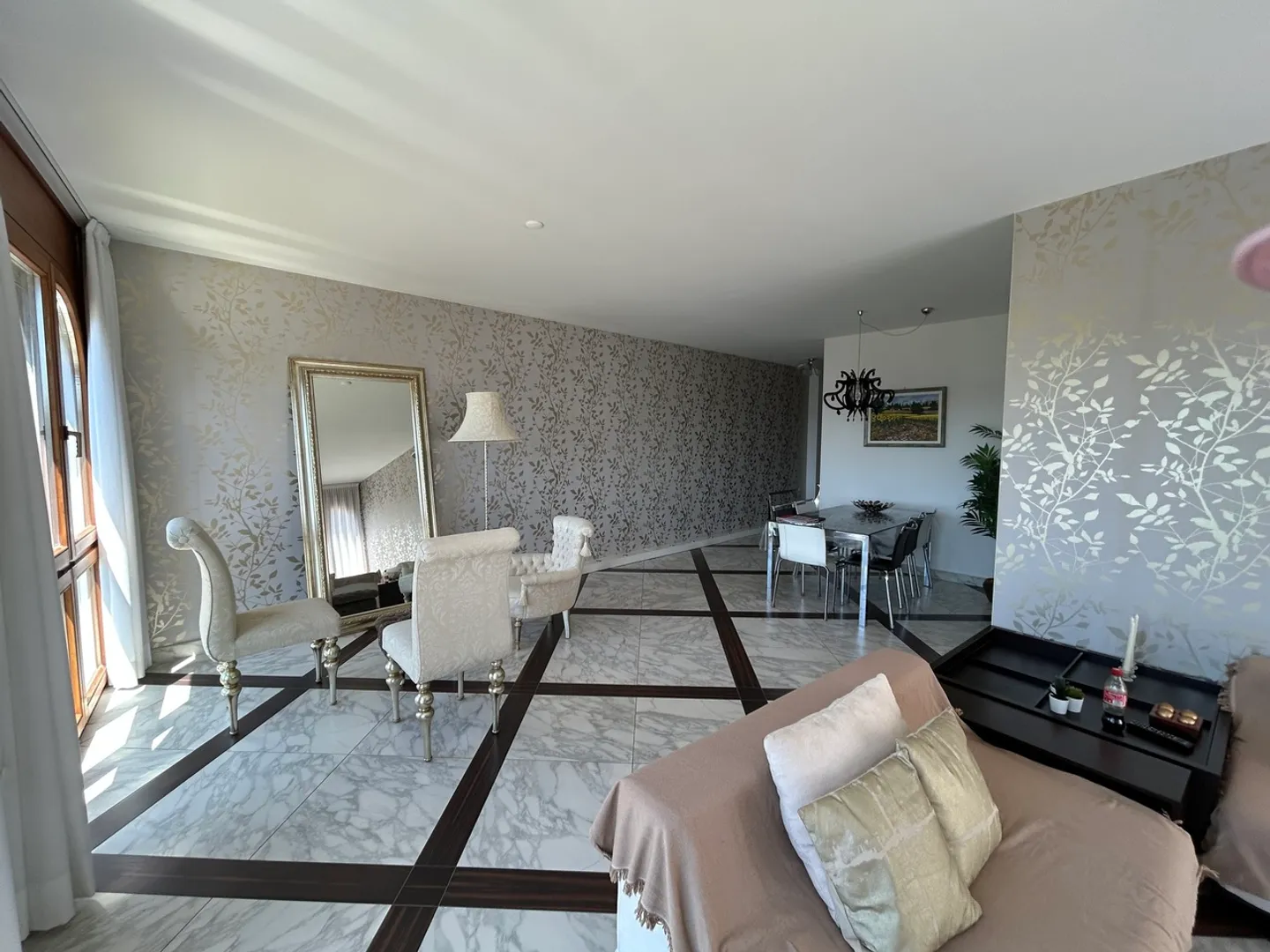 Charming Apartment with Lake View - Photo 7 of 14