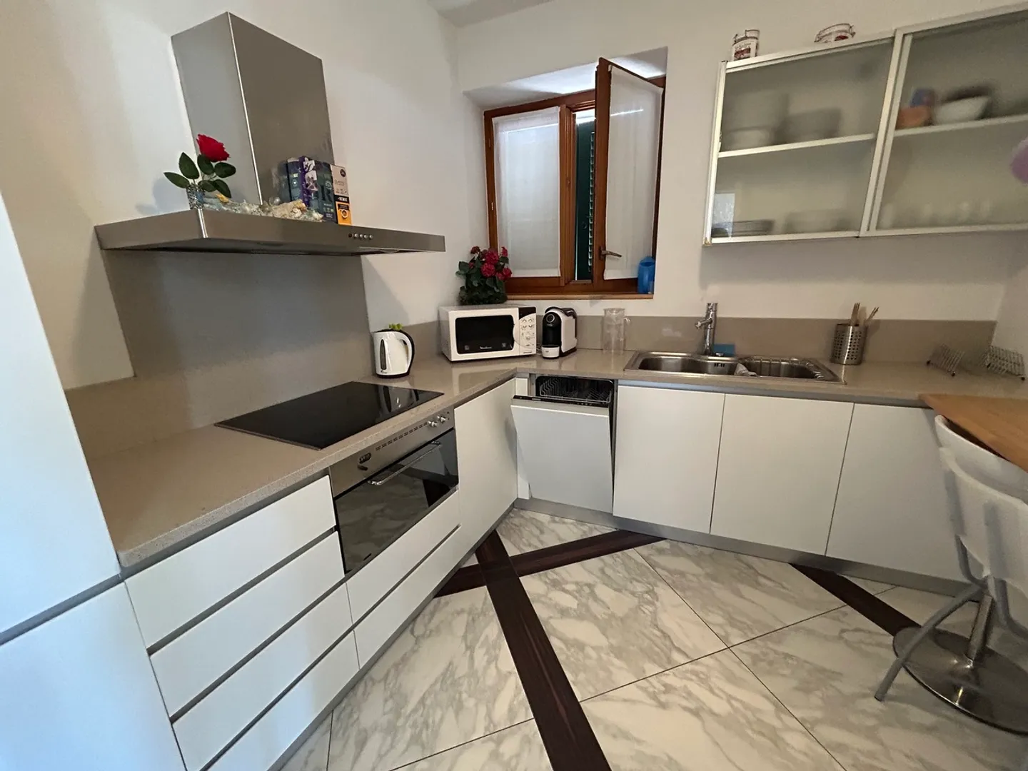 Charming Apartment with Lake View - Photo 9 of 14