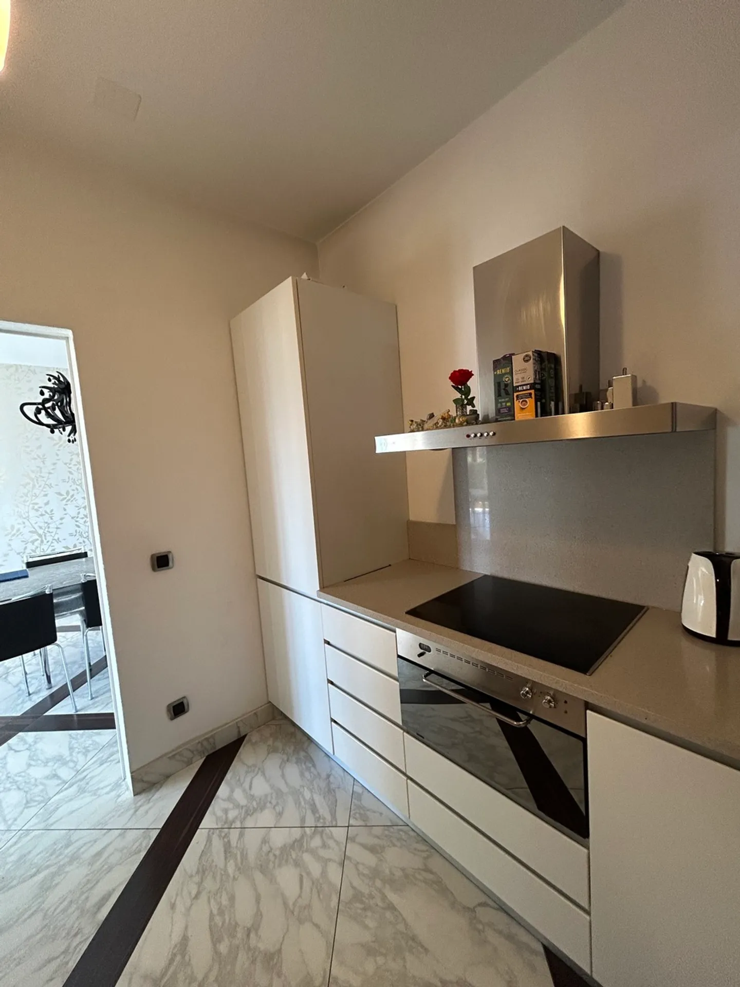 Charming Apartment with Lake View - Photo 10 of 14