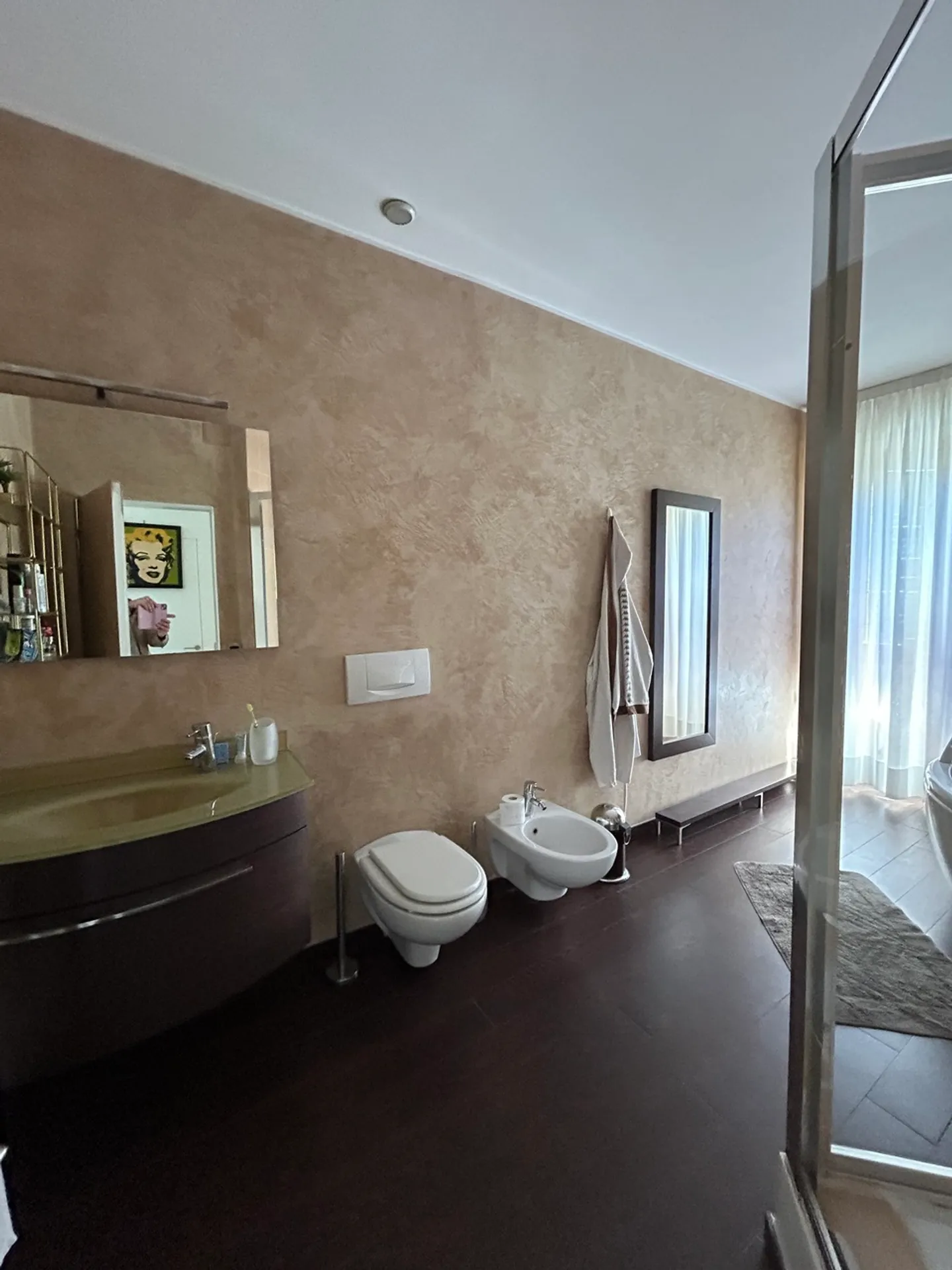 Charming Apartment with Lake View - Photo 13 of 14