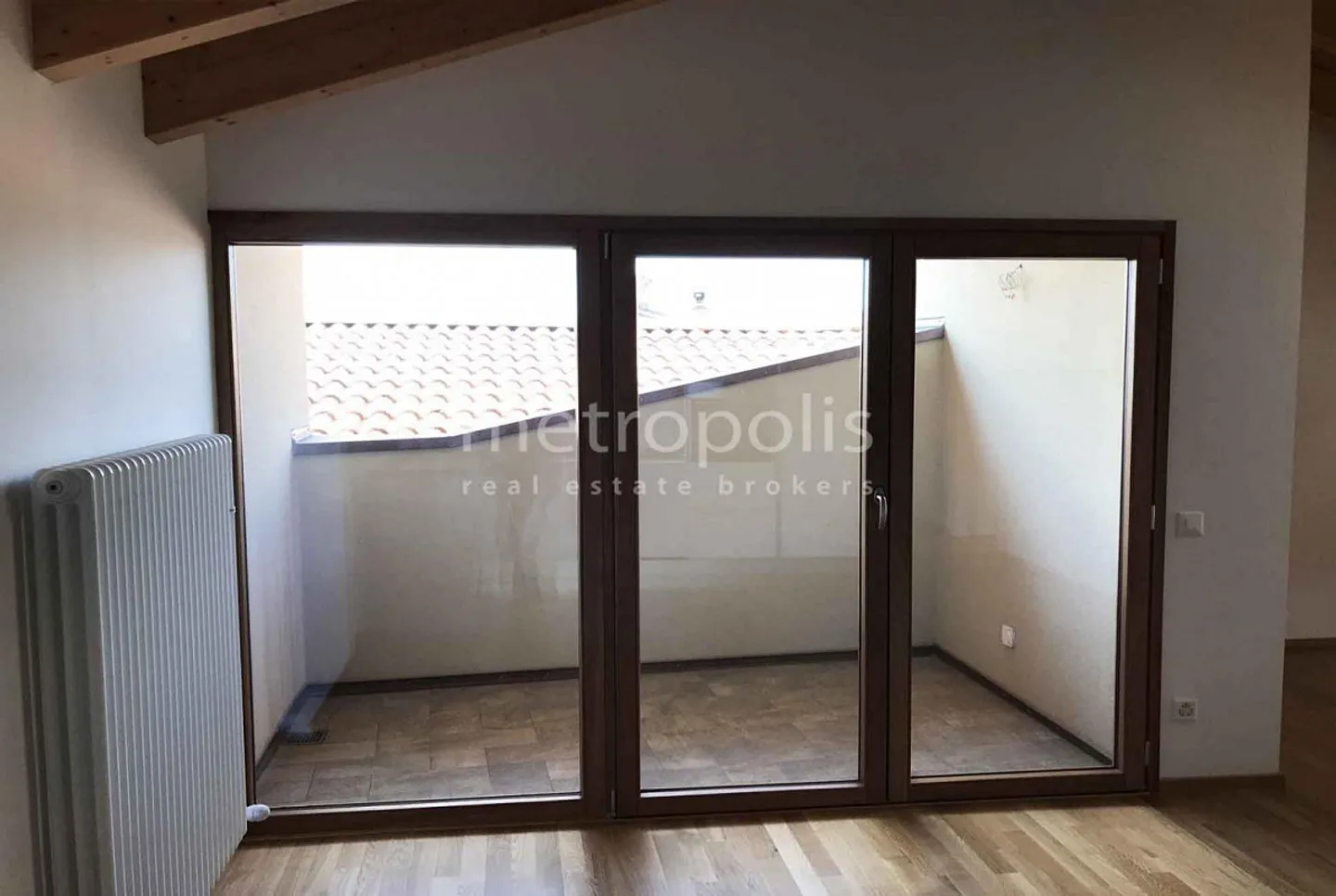 BEAUTIFUL 3.5 ROOMS ON THE TOP FLOOR IN RANCATE - Photo 3 of 10
