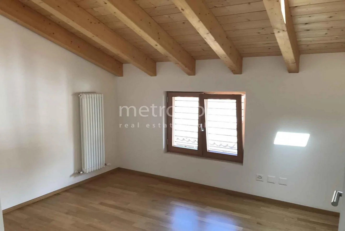 BEAUTIFUL 3.5 ROOMS ON THE TOP FLOOR IN RANCATE - Photo 7 of 10