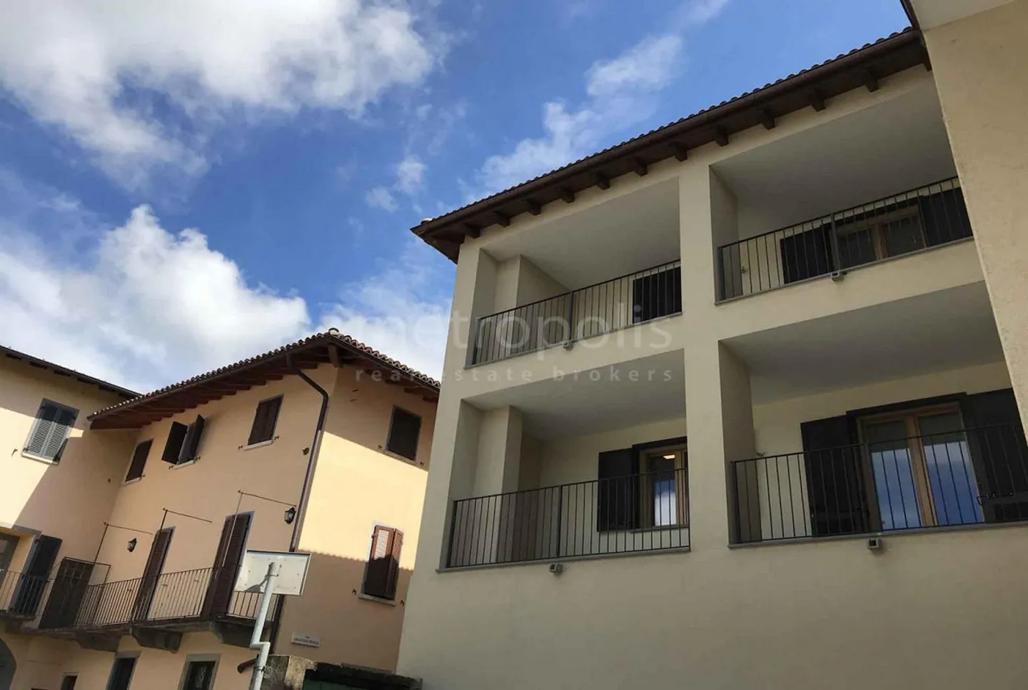 BEAUTIFUL 3.5 ROOMS ON THE TOP FLOOR IN RANCATE - Photo 9 of 10